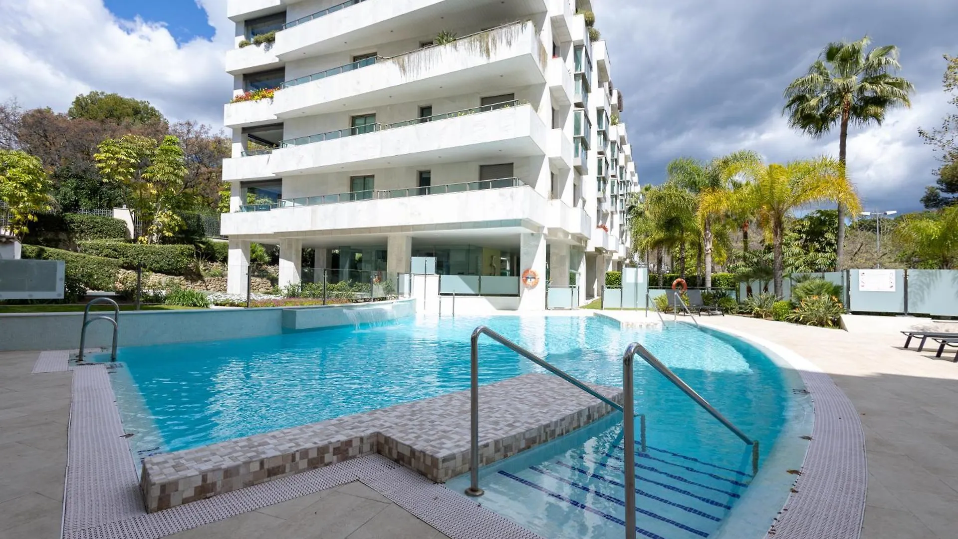 Luxury Apartment In Jardines Del Principe Marbella